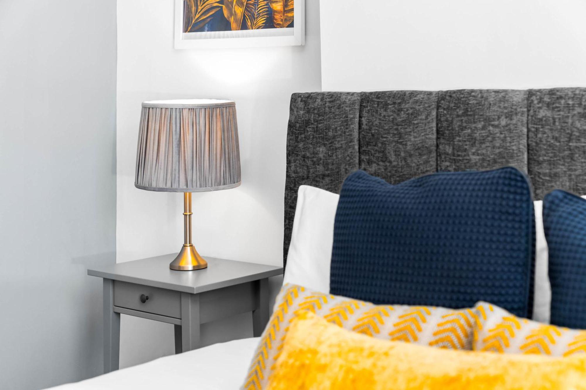 Large Modern Apartment - High-Speed Wifi - Netflix - Street Parking 3Br Birmingham Eksteriør bilde
